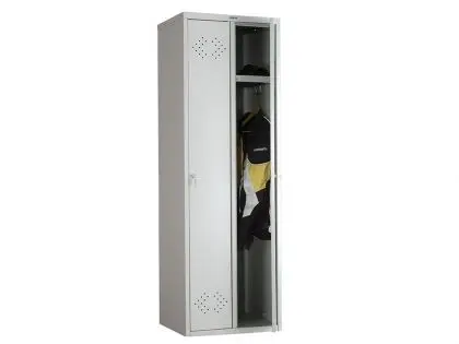 с една отворена врата