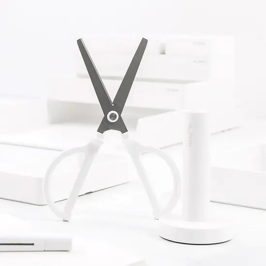 Ножица офисна Deli 17 см с поставка - снимка