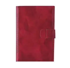 Календар бележник КИНГ в кутия-червен цвят, затворен