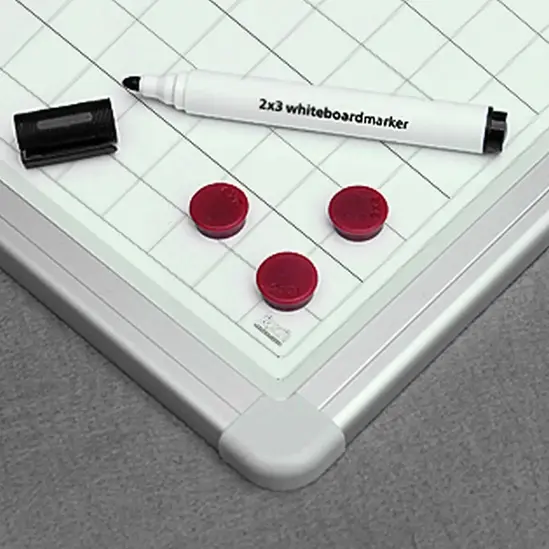 Бяла дъска с квадрати 120х240 см - снимка на подаръчния комплект