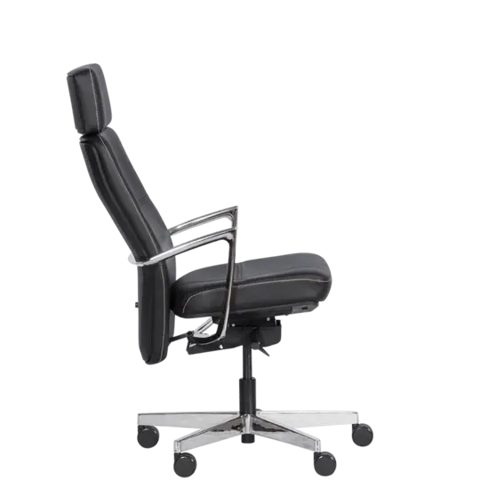 в наклонена позиция