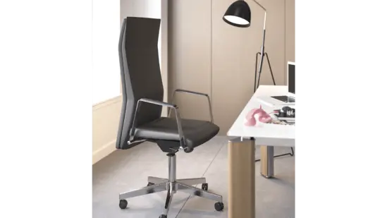 Директорски стол АТИНА-снимка в офис