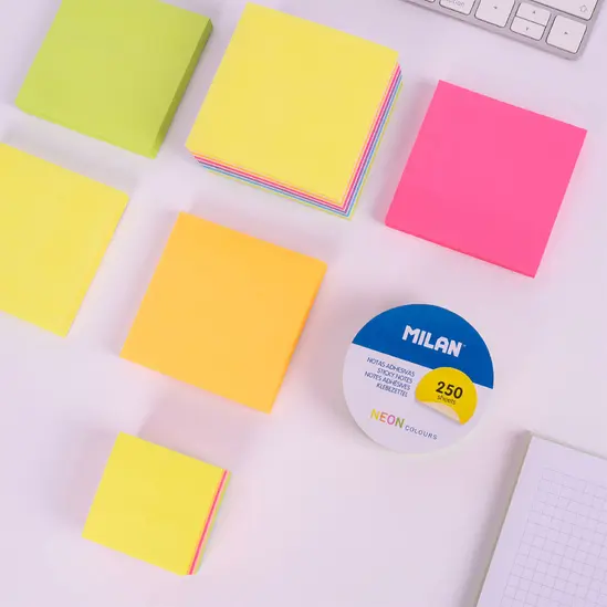 Самозалепващи листчета ф67 мм неон