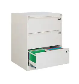 Метална картотека FRT с 3 двойни чекмеджета - сива на цвят, снимана от ляв ъгъл, с отворено долно чекмедже, което е с две отделения, и двете са пълни с папки