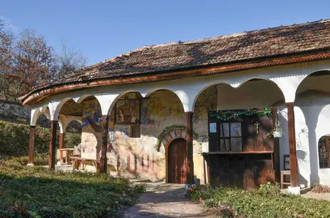 Две Божии места имат нужда от нашата помощ