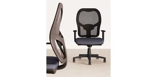 Работен стол SISTEMA- снимка в офис