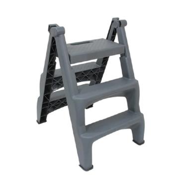 Стълба PVC 3 стъпала - снимана отблизо, сива на цвят