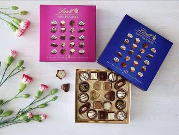 Синя и розова кутия Мини пралини Lindt 20 броя с бонбони