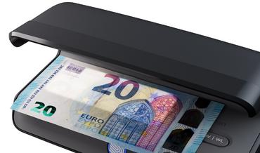 Детектор за фалшиви банкноти Safescan 75- детекция на бакнотта