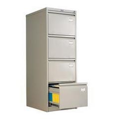 Метална картотека AFC PMT 04 с 4 чекмеджета - снимана от ляв ъгъл, сива на цвят, с отворено долно чекмедже, пълна с папки