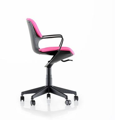 Детски стол KIDDY - снимка отстрани, черна основа