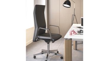 Директорски стол АТИНА-снимка в офис